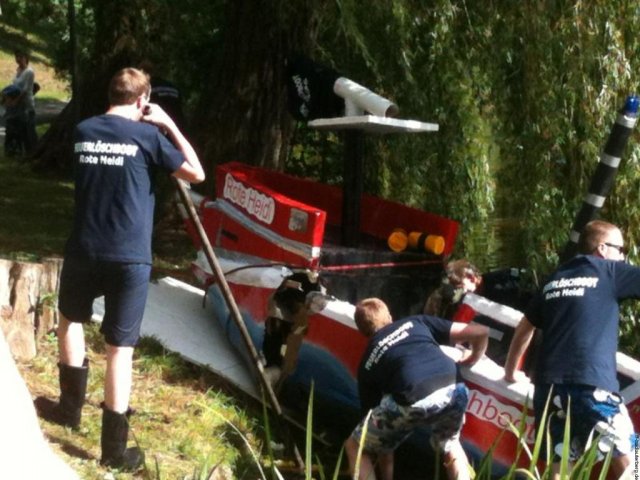 19. Papierbootregatta