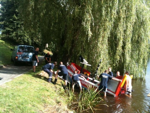 19. Papierbootregatta