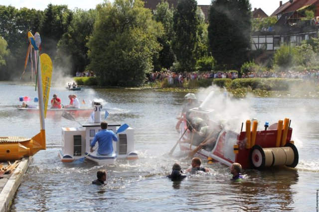 19. Papierbootregatta